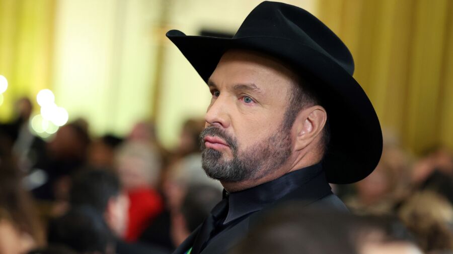 Country Singer Garth Brooks Faces Boycotts Over Bud Light Comments