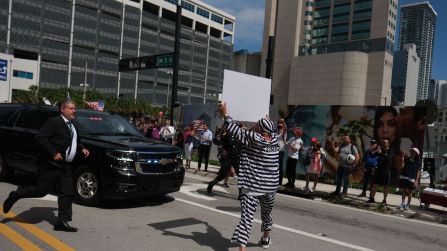 Protester Jumps In Front of Trump’s Motorcade Outside Miami Courthouse
