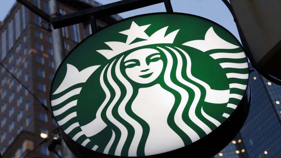 Economic Challenges Shake Up Fast Food Industry: Starbucks and McDonald’s Sales Slide