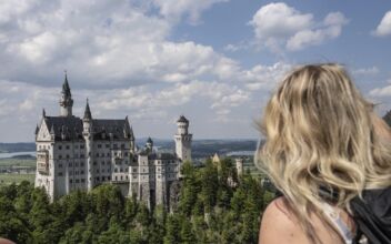 American Arrested for Pushing 2 US Tourists Into Ravine at Germany’s Neuschwanstein Castle, Leaving One Woman Dead
