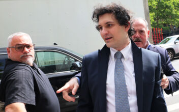 FTX Founder Bankman-Fried Arrives at Court Ahead of Hearing