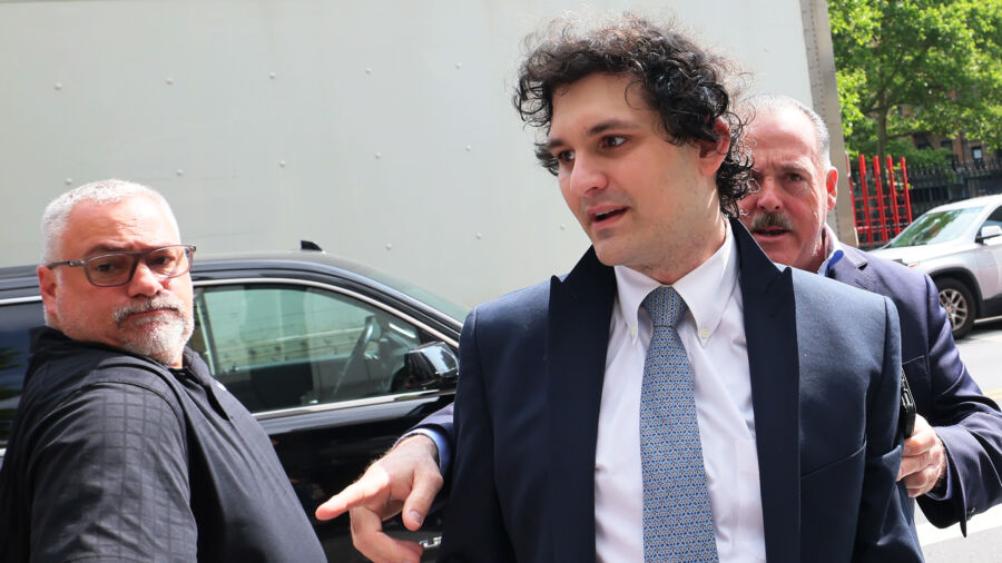 FTX Founder Bankman-Fried Arrives at Court Ahead of Hearing