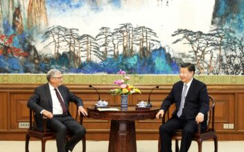 Chinese Leader Xi Jinping Meets With Bill Gates Ahead of Blinken Visit