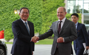 Chinese Premier in Germany for 1st Trip Overseas