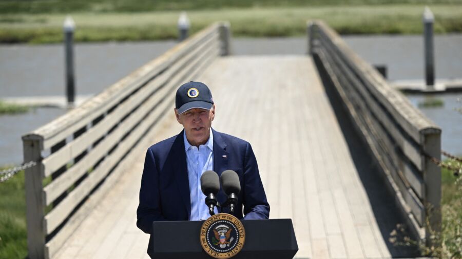 Top Democrat Presses FBI to State Biden Is Not Under Investigation
