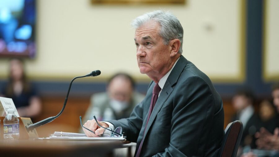 Recent Bank Failures Show More Oversight of Midsize Lenders Needed, Fed’s Powell Says