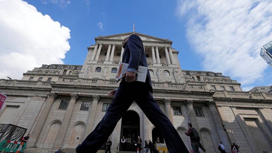 UK Recession Fears Mount After Bank of England Hikes Borrowing Rates by More Than Expected