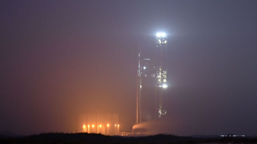 Race On to Deliver Commercial Payload to Mars