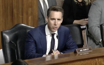 Sen. Hawley Shows Picture of Riley Gaines Being Assaulted by Protesters, Stunned by Her Story of Being Held for ‘Ransom’