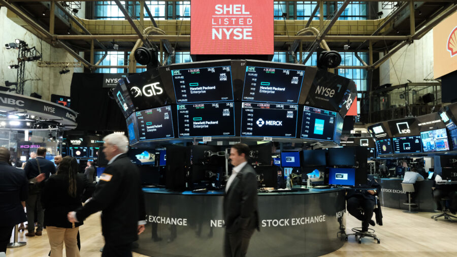 Economic Impacts of Middle East Conflict: Shares Dip But Oil, Gold Rise as Airstrikes Hit Iran