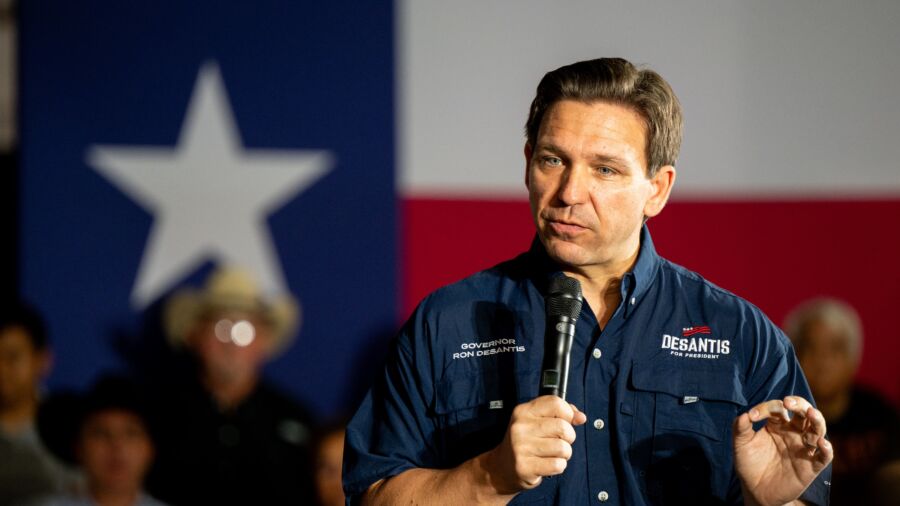 DeSantis Campaigns in Hollis, New Hampshire