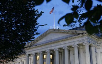 US Gov’t Borrowed $1.6 Trillion in 10 Months: Estimate