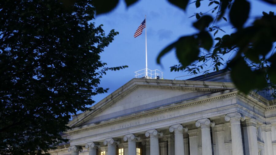 US Gov't Borrowed $1.6 Trillion in 10 Months: Estimate