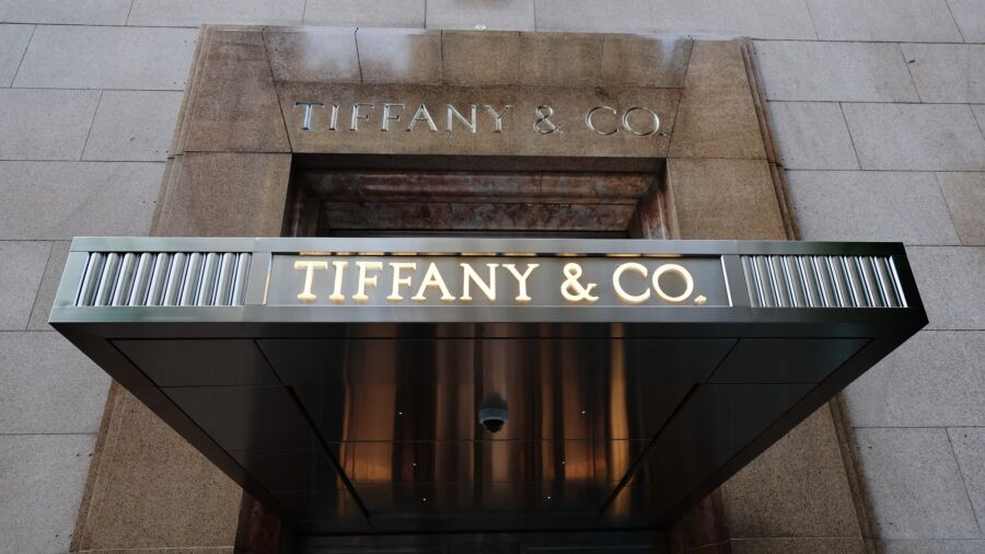 Electrical Fire Sends Smoke Billowing From Under New York City’s Iconic Tiffany Store