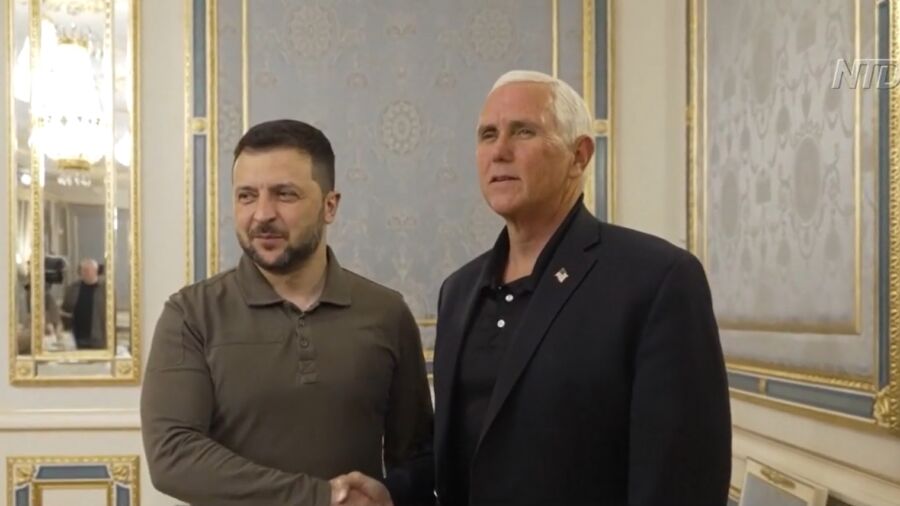 Pence Meets With Zelenskyy on Surprise Ukraine Visit