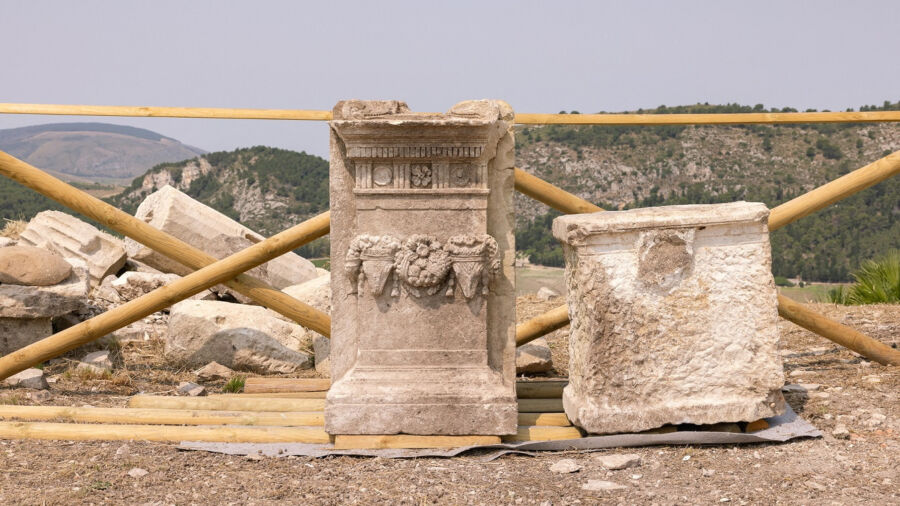 Ancient Greek Altar Unearthed at Archaeological Site in Sicily