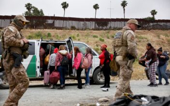 DHS to Let More Potential Illegal Immigrants Schedule Their Arrivals
