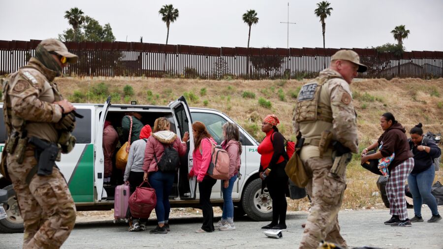 10,000 Illegal Immigrants Apprehended at Tucson, Arizona, Border Sector