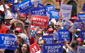 Massive Crowd Comes to Small Town to Support Trump Despite Indictment