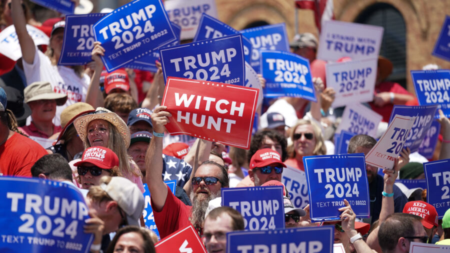 Massive Crowd Comes to Small Town to Support Trump Despite Indictment