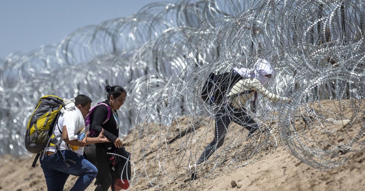 Border Patrol agents can resume cutting wire barrier placed at