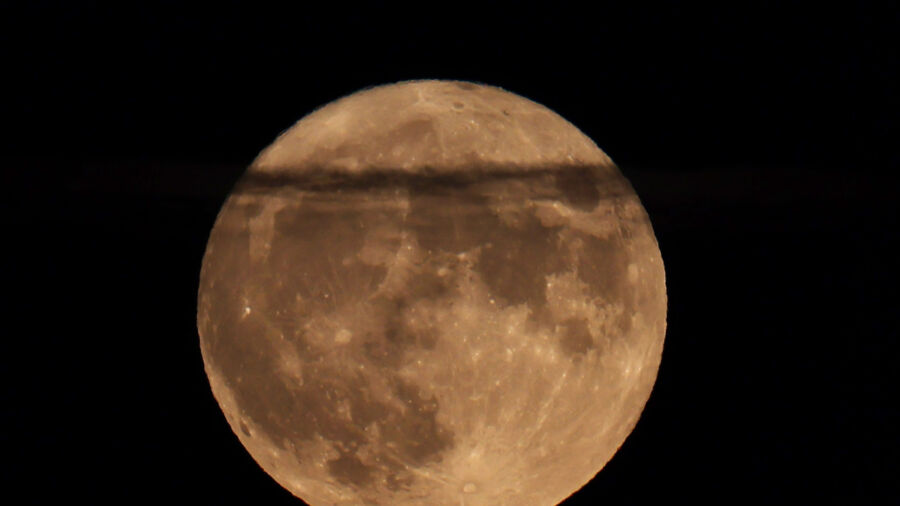 Supermoon Lights Up the Sky of Caracas
