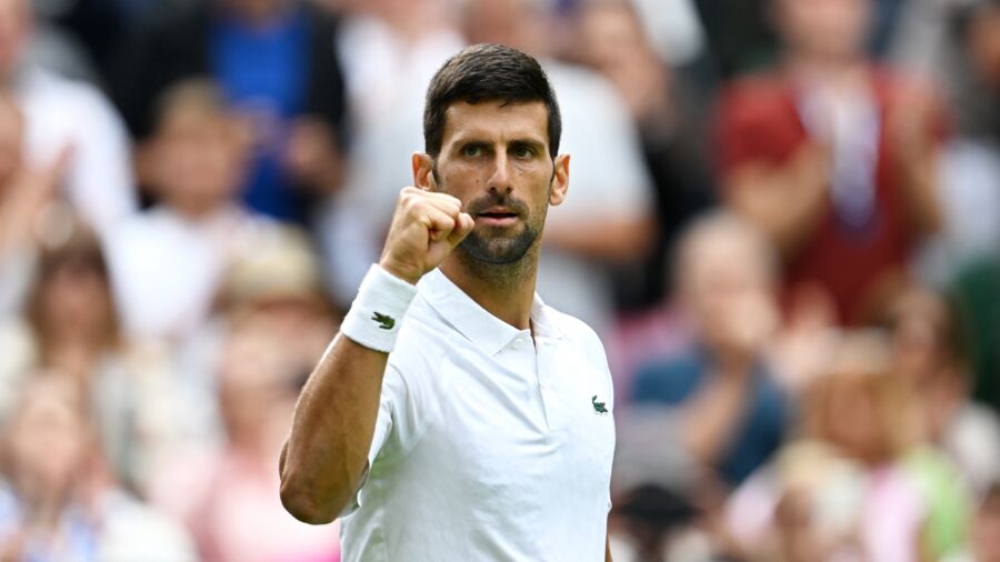 Djokovic, Swiatek Begin Title Quests With Easy Wins at Rain-Hit Wimbledon