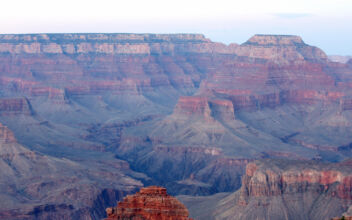 Woman Dies While Hiking Grand Canyon in Excessive Heat
