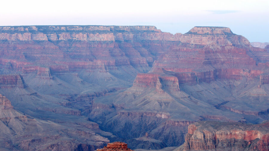 Woman Dies While Hiking Grand Canyon in Excessive Heat