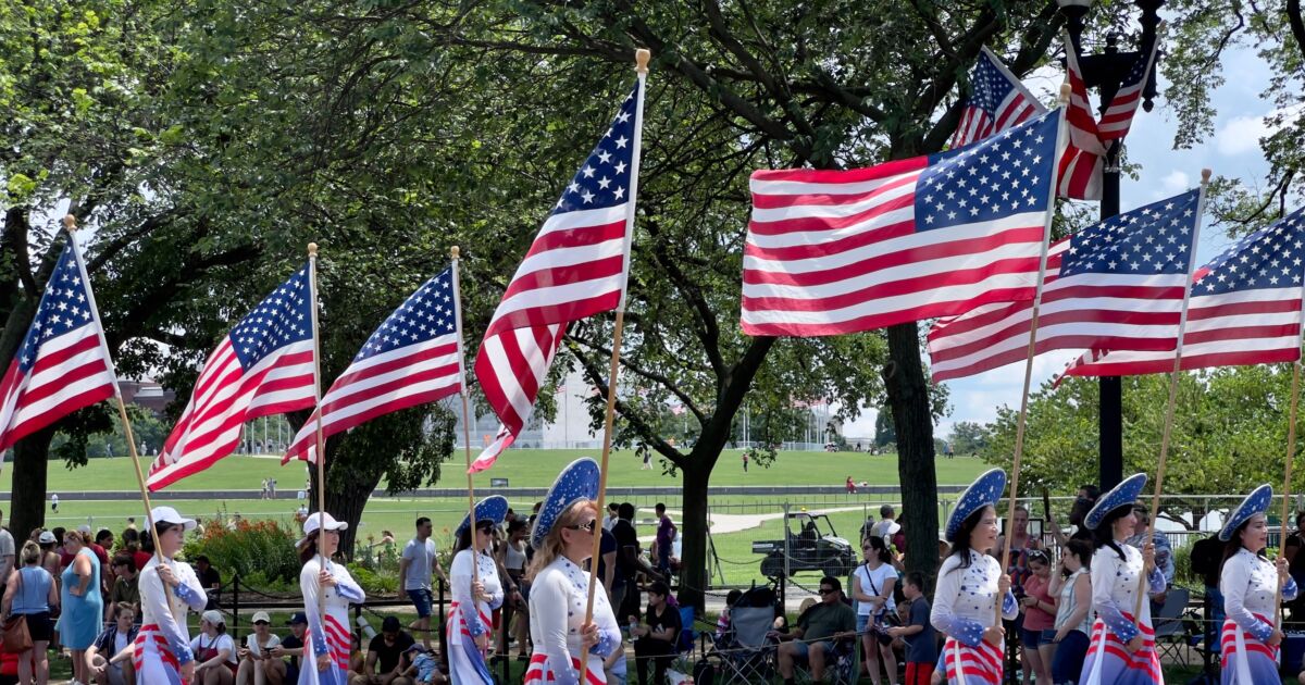 Massive Crowds Gather in Washington for Fourth of July Parade | NTD