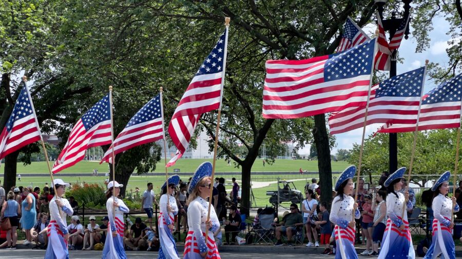Massive Crowds Gather in Washington for Fourth of July Parade
