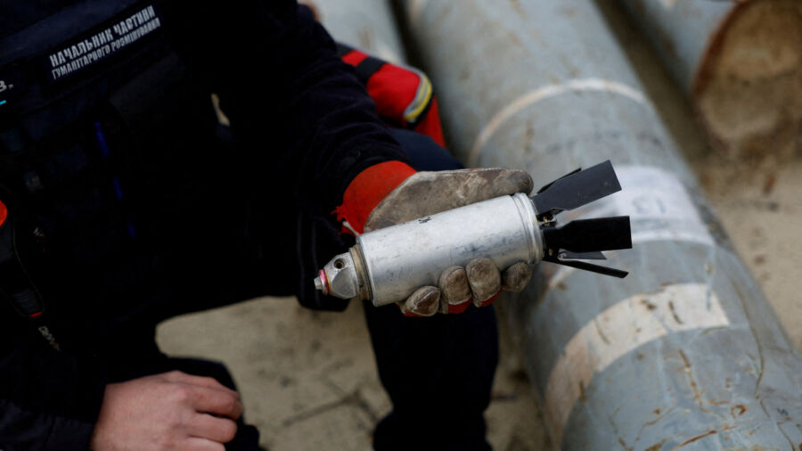 US Will Send ‘Cluster Bombs’ to Ukraine With Conditions