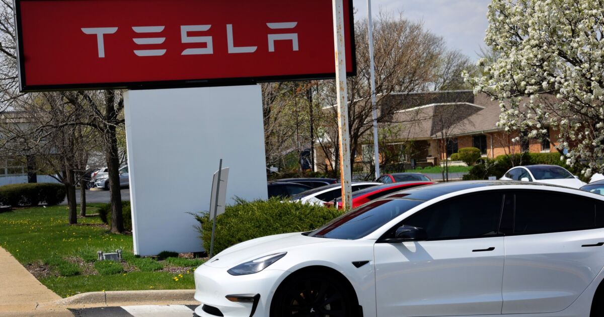 Tesla Recalls 2 Million Cars Over Autopilot Safety Problem | NTD