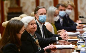 Yellen Says Direct Communication Can Resolve US-China Trade Woes