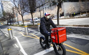 Judge Halts Minimum Wage Law for Food Delivery Workers in NYC