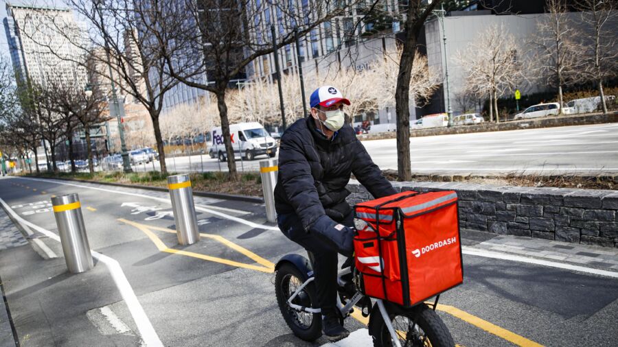 Judge Halts Minimum Wage Law for Food Delivery Workers in NYC