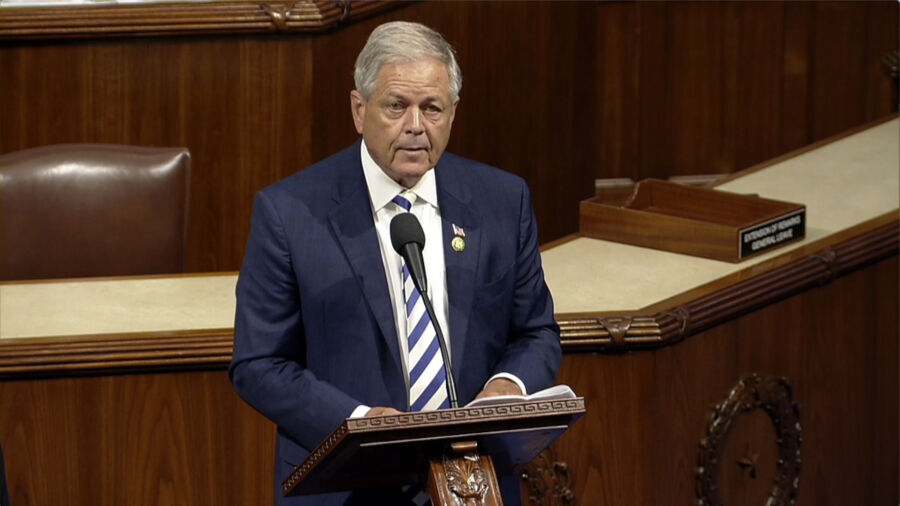 Congressman Reads History of The Epoch Times on House Floor