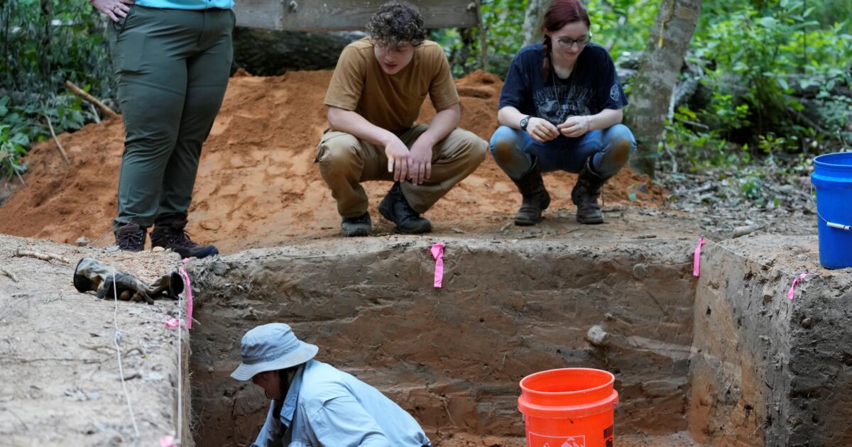 Archaeologists In Louisiana Save Artifacts 12,000 Years Old From ...