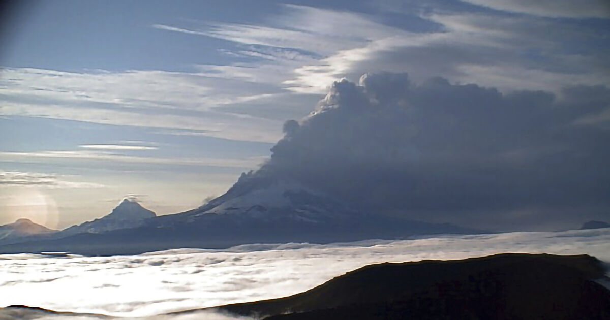 Alaska Volcano’s Weeklong Eruption Eases After Spewing Another Massive 