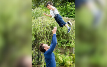 Touching Photo of Father and Son Wins Father’s Day Photo Awards