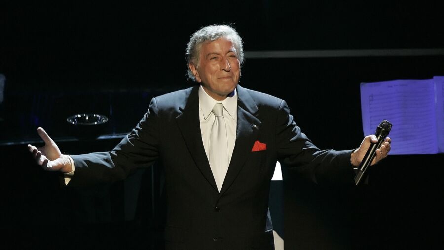 Tony Bennett, Masterful Stylist of American Musical Standards, Dies at 96