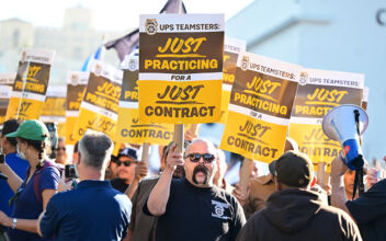 UPS Workers Rally in Los Angeles Over Labor Contract