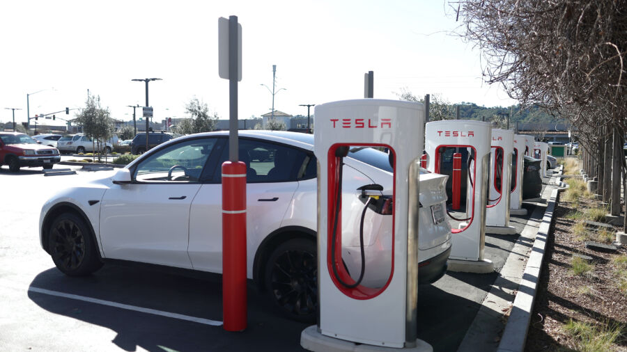 EV Cars Break Sales Records Despite Higher Prices, Dearth of Charging Stations