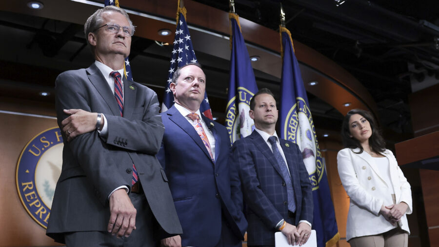 Senate Push to Declassify UAP Records, Whistleblower to Testify at Hearing