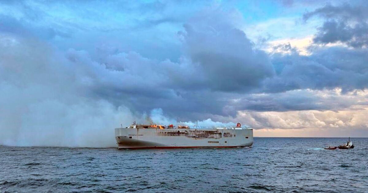 1 Crew Member Killed In A Fire On A Cargo Ship Carrying Nearly 3 000 1-crew-member-killed-in-a-fire-on-a-cargo-ship-carrying-nearly-3-000