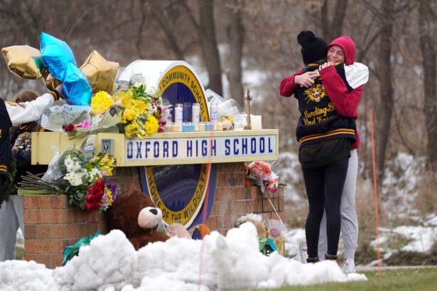 Memmorial After Shooting Of Oxford High School