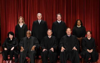 US Supreme Court Halts Order Blocking Biden Admin’s Contact with Social Media Firms