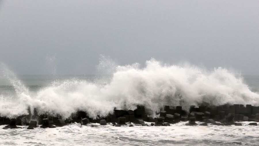 Typhoon Doksuri Smacks Southern Taiwan as China Braces for Landfall