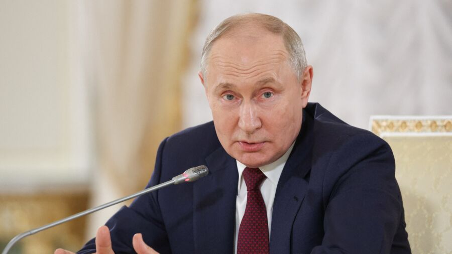 Putin Says Russia Does Not Reject Talks With Ukraine | NTD