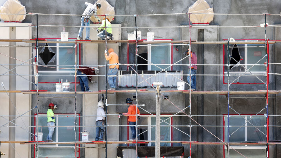 Stats Reveal Caution in Labor Market: Earle